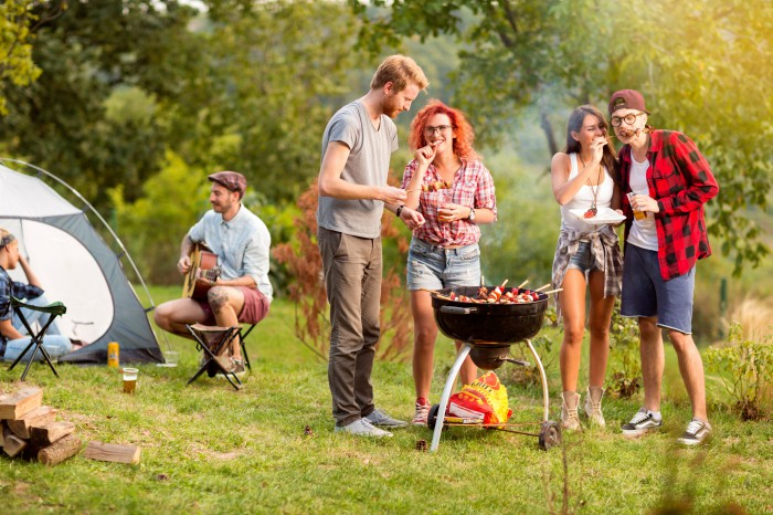 Camper en famille dans la nature